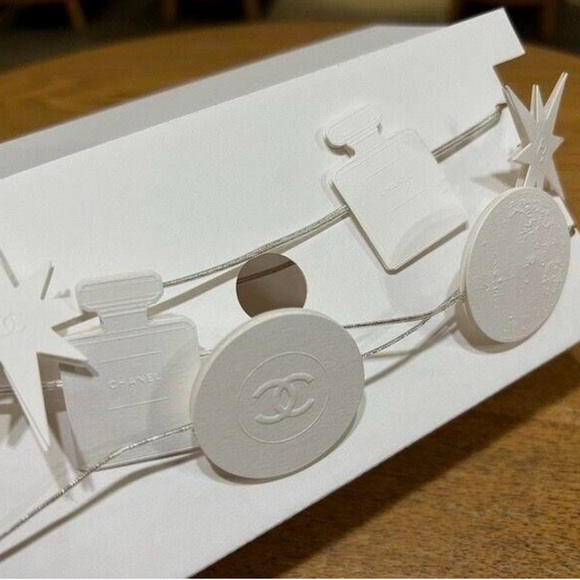 Chanel Beauty Limited Edition 2023  Christmas LED Light Illumination Holiday - Picture 6 of 10